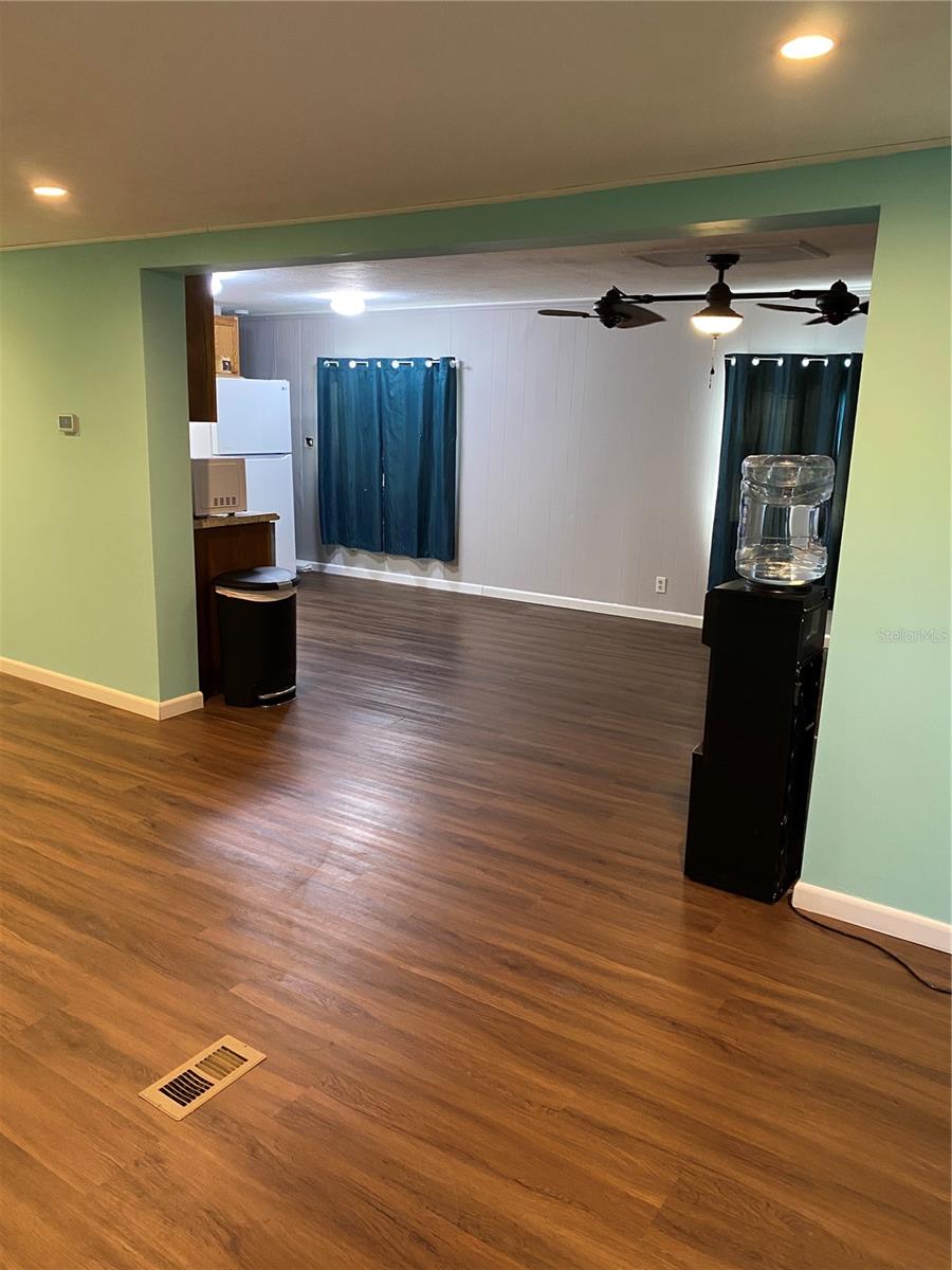 Image 18 of 44 For 11176 Grapefruit Lane