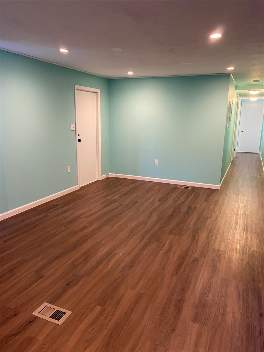 Image 19 of 44 For 11176 Grapefruit Lane