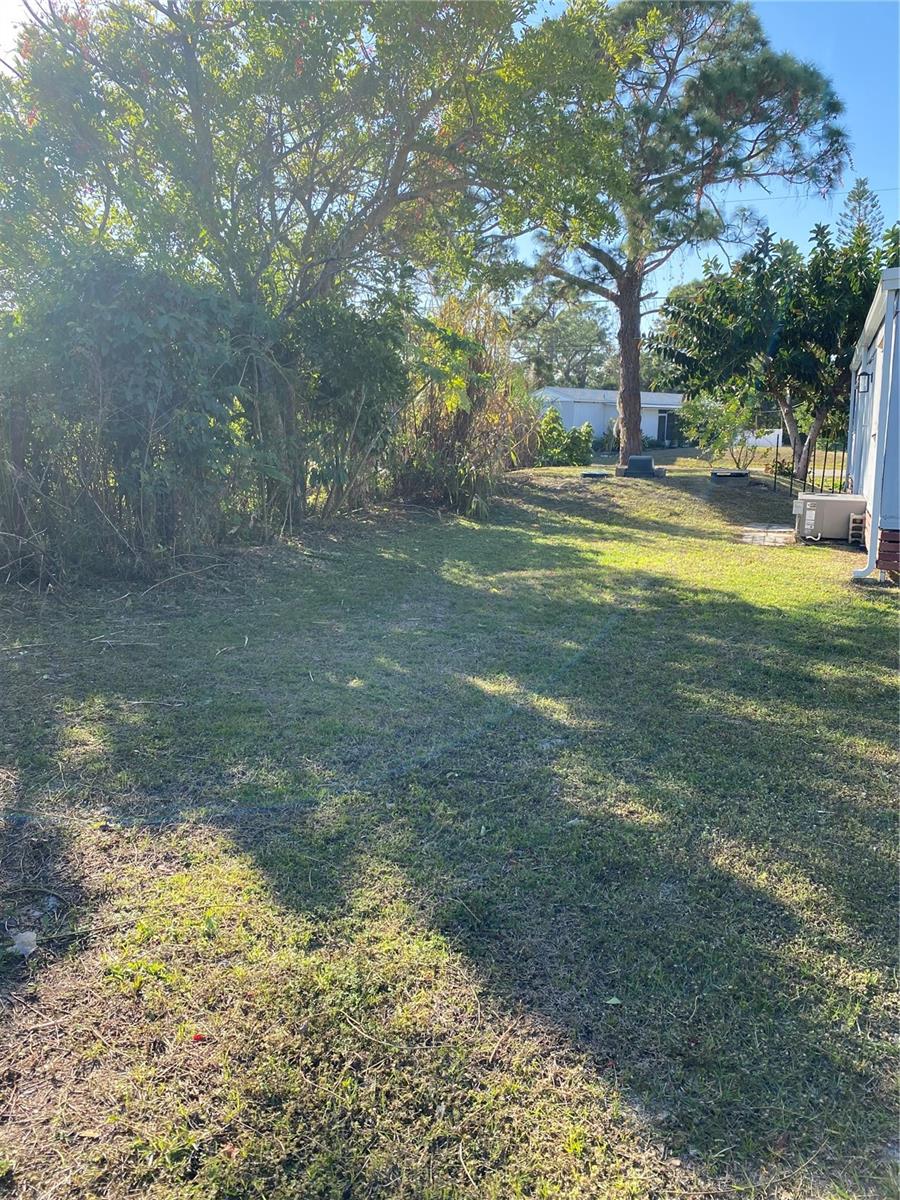 Image 24 of 44 For 11176 Grapefruit Lane