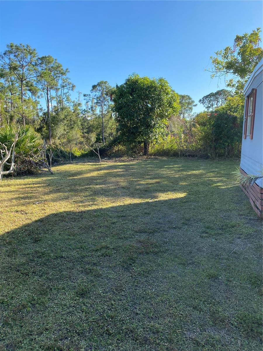 Image 27 of 44 For 11176 Grapefruit Lane