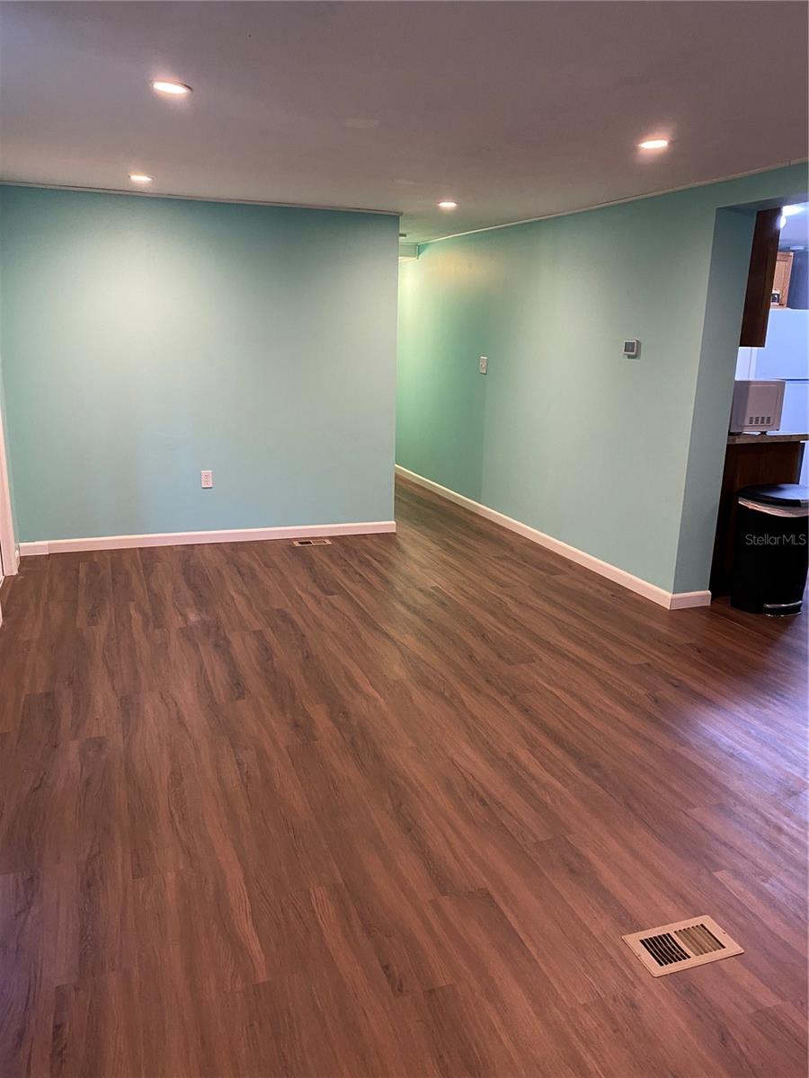 Image 31 of 44 For 11176 Grapefruit Lane