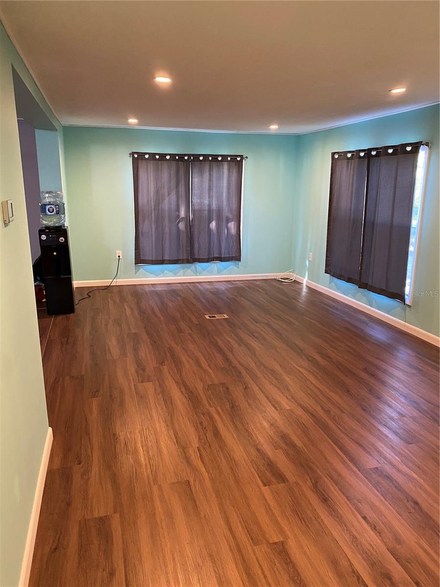 Image 32 of 44 For 11176 Grapefruit Lane