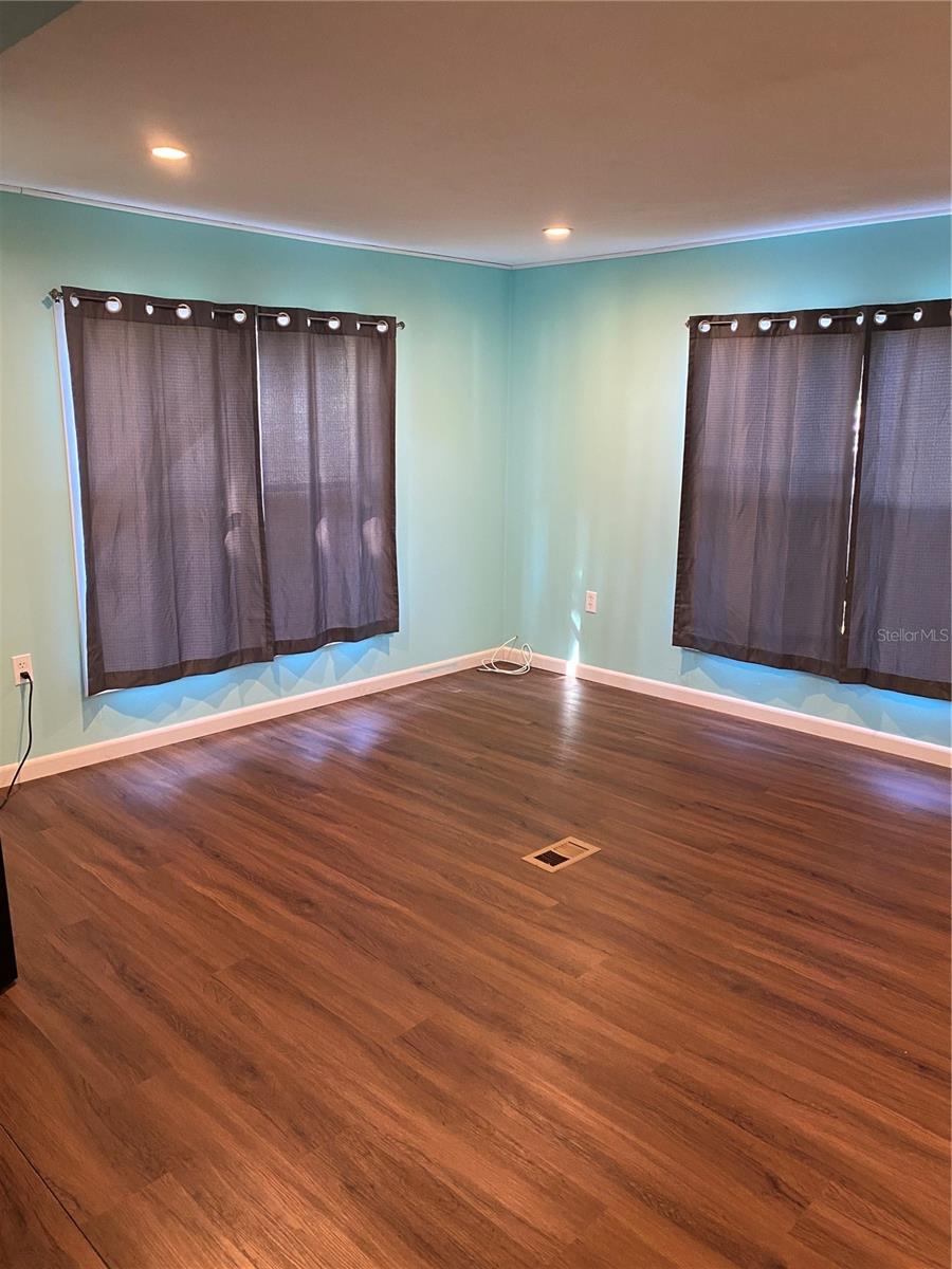 Image 33 of 44 For 11176 Grapefruit Lane