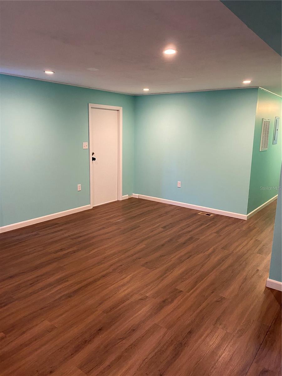 Image 34 of 44 For 11176 Grapefruit Lane