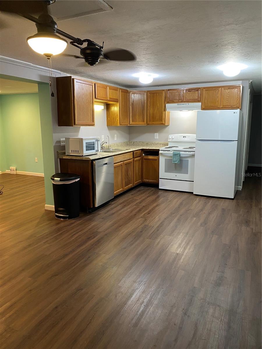 Image 37 of 44 For 11176 Grapefruit Lane