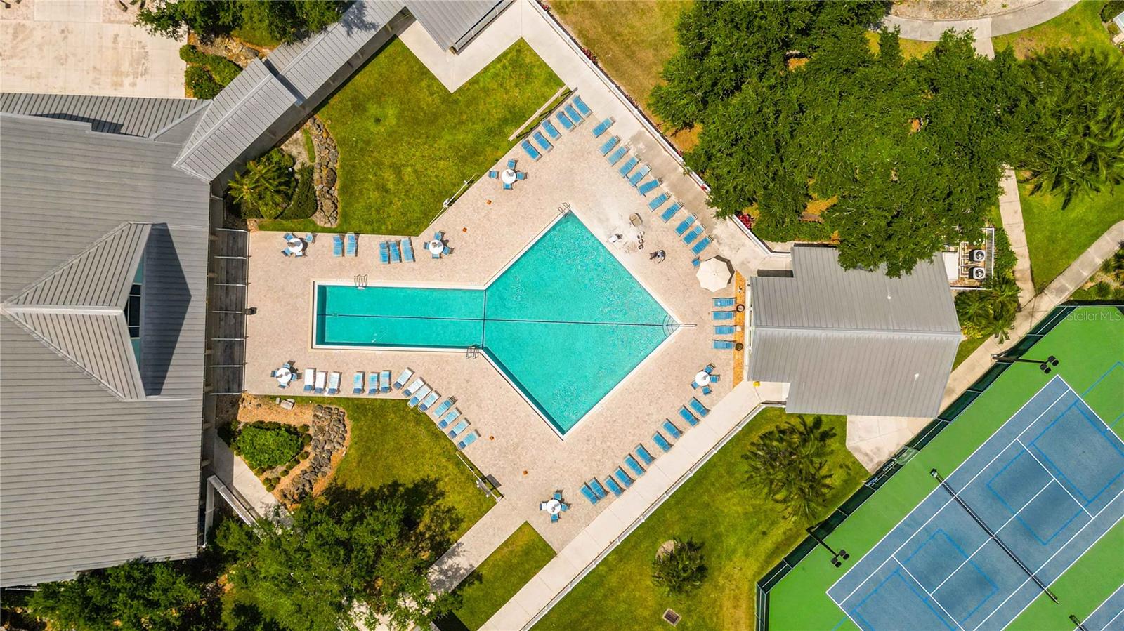 Image 30 of 37 For 19325 Water Oak Drive 201