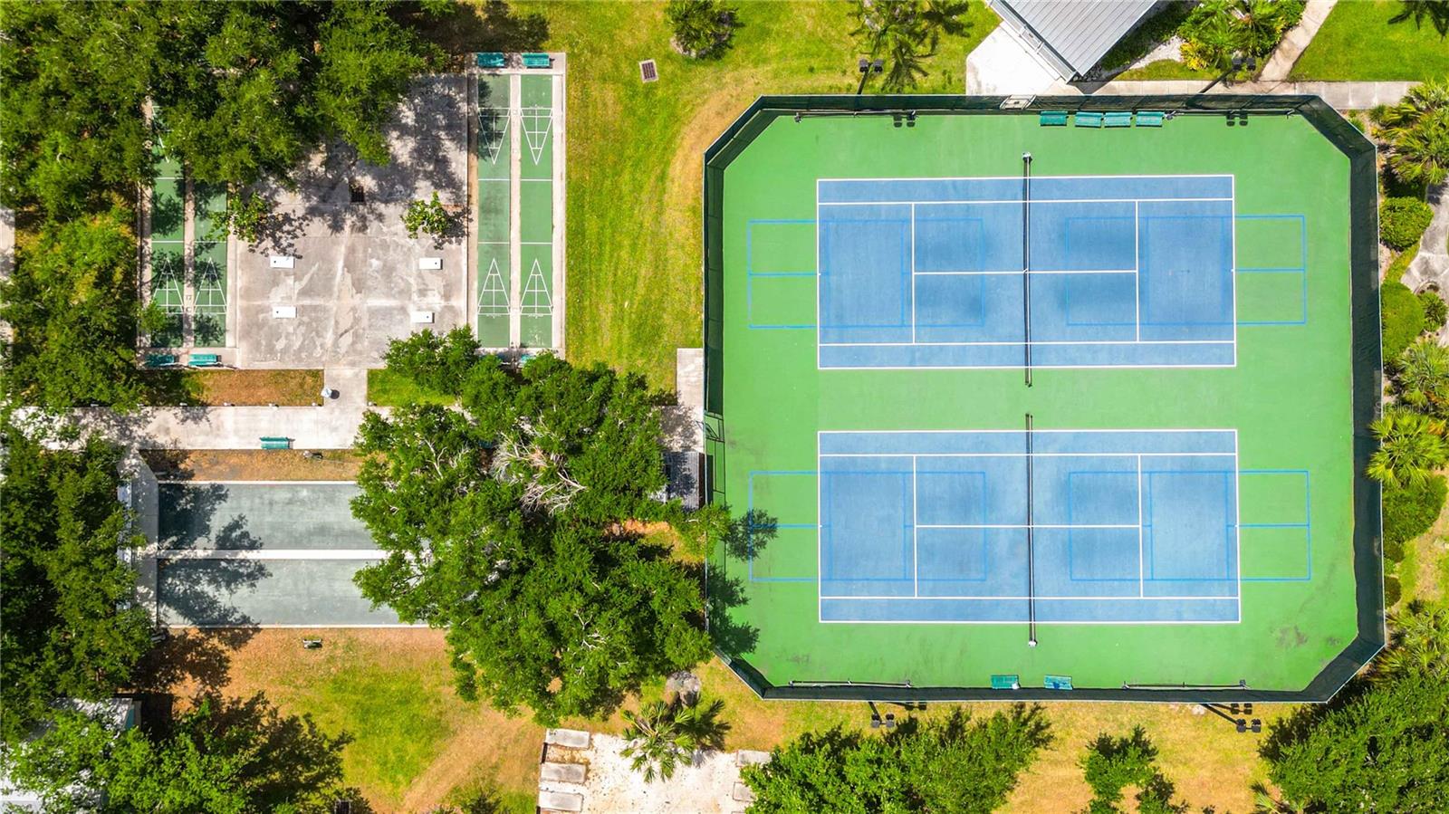 Image 31 of 37 For 19325 Water Oak Drive 201