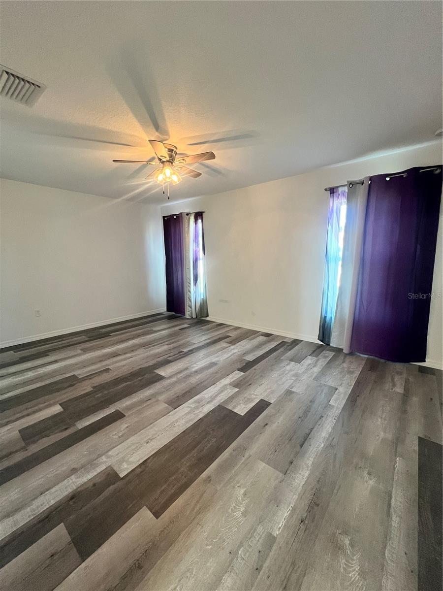 Image 14 of 18 For 10443 High Grove Avenue