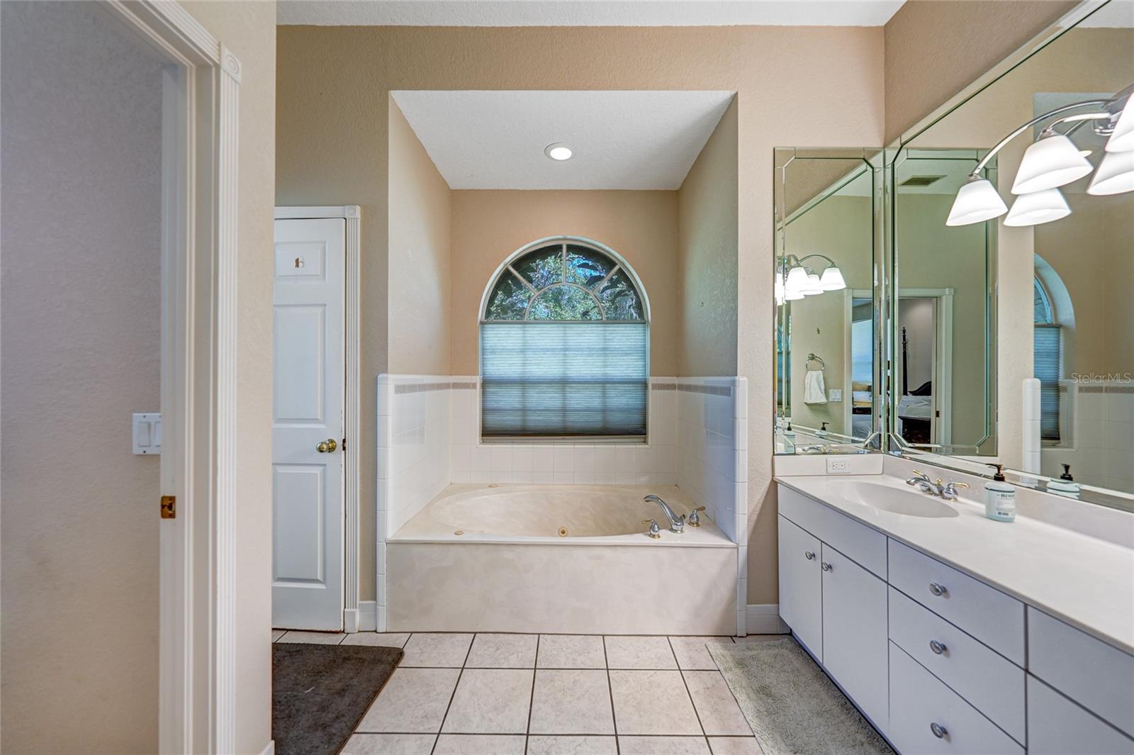 Image 18 of 50 For 2038 & 2066 Voss Oaks Circle