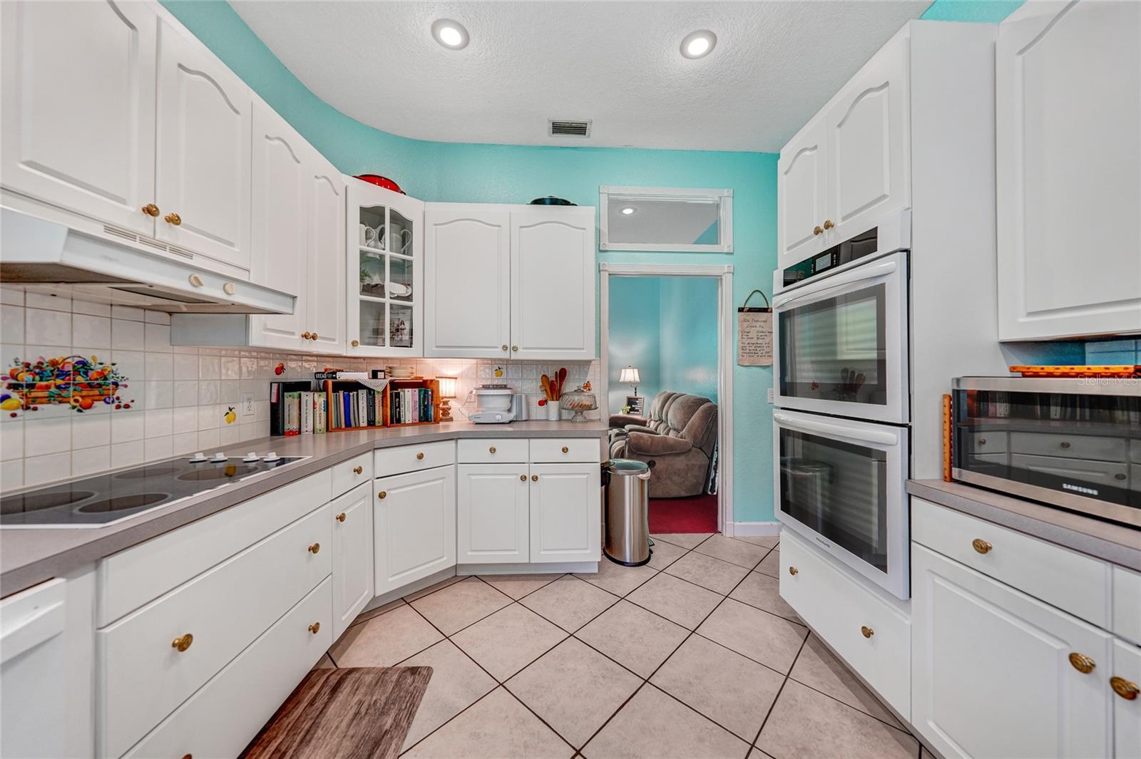 Image 9 of 50 For 2038 & 2066 Voss Oaks Circle