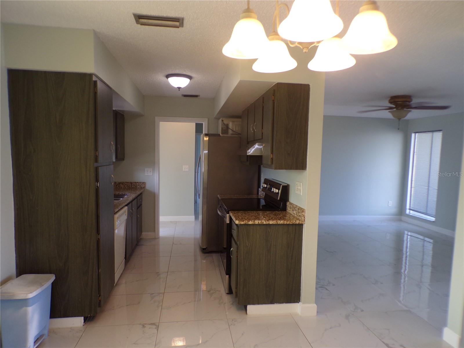 Image 12 of 34 For 132 Leland Street Sw