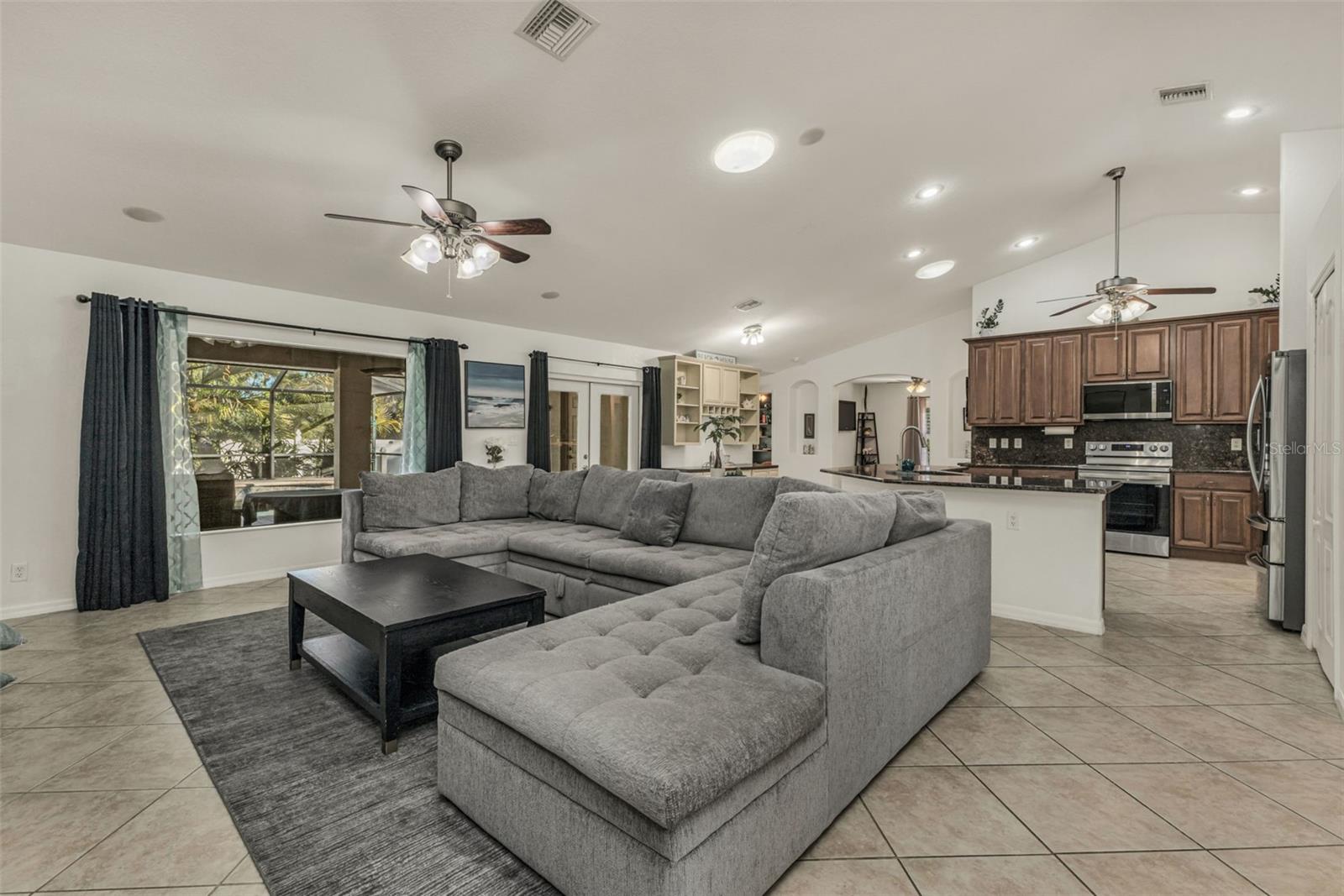 Image 14 of 69 For 15184 Gulistan Avenue