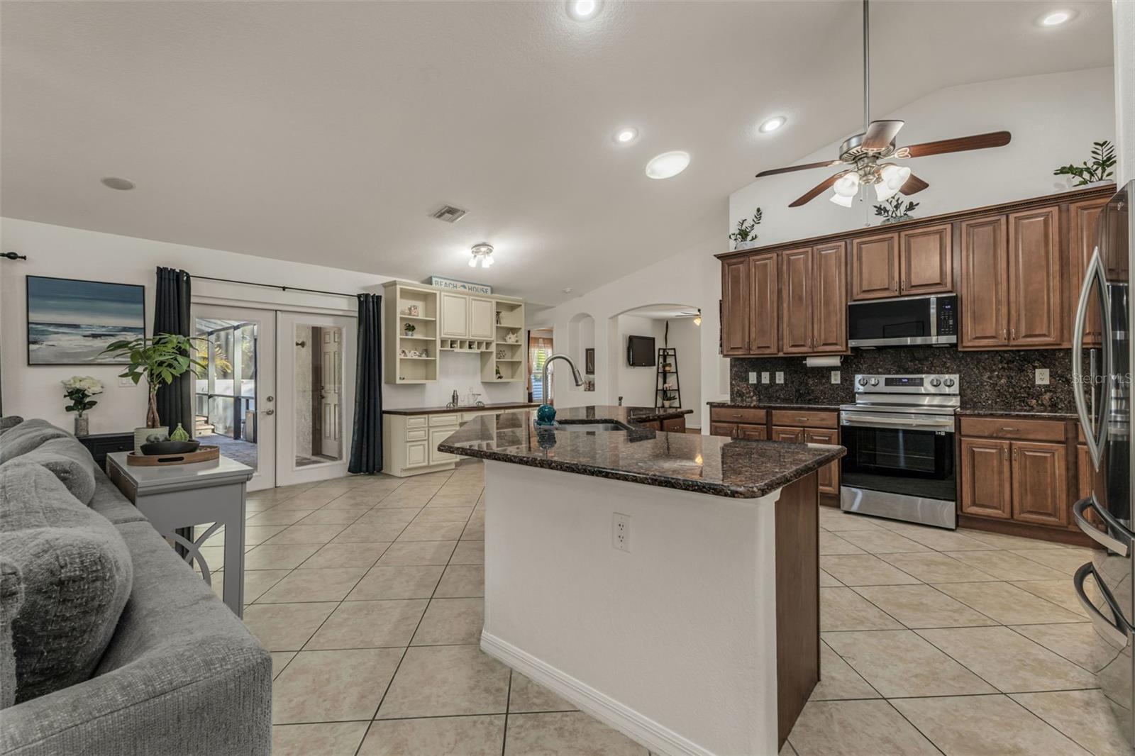 Image 20 of 69 For 15184 Gulistan Avenue