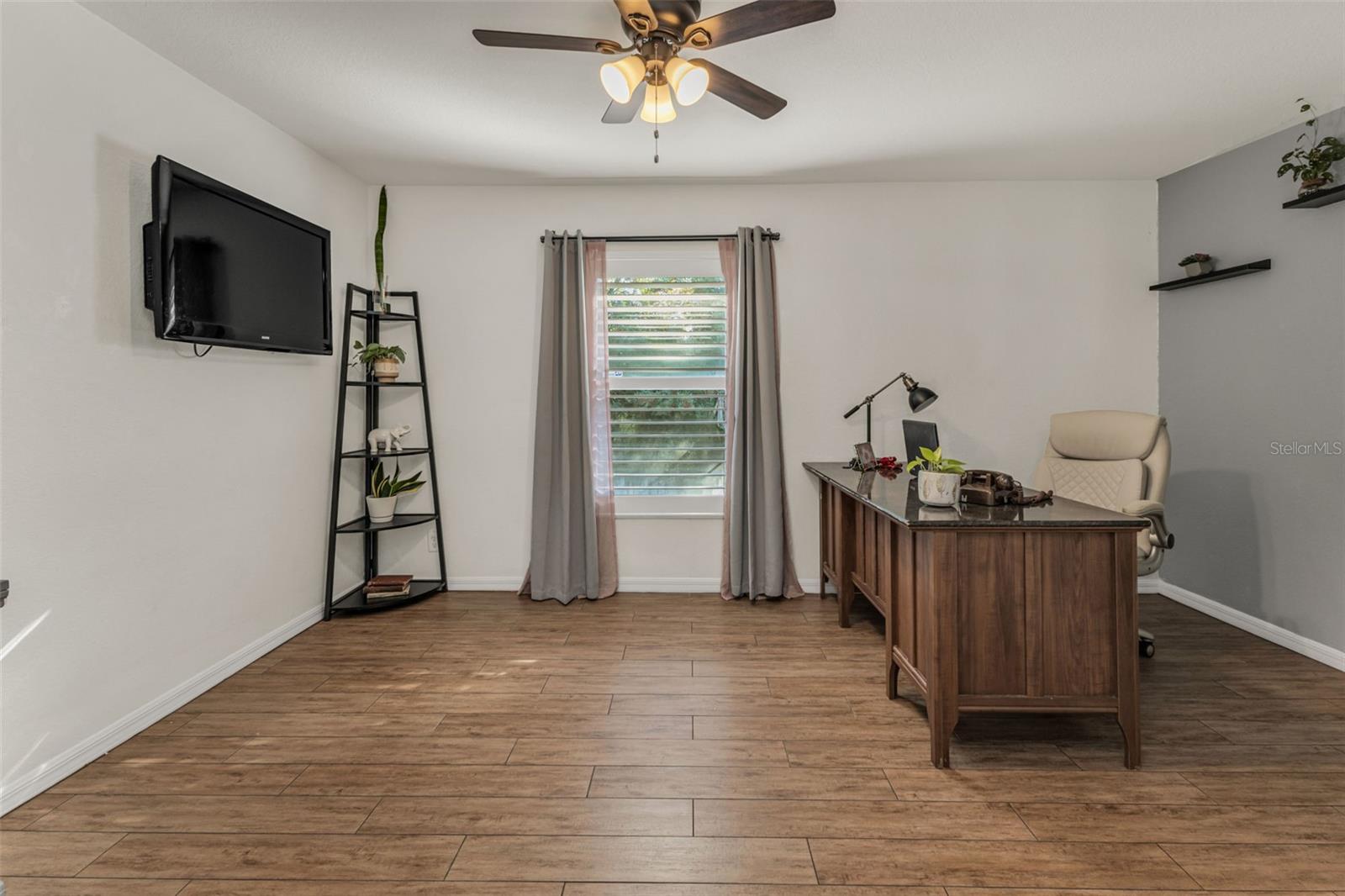 Image 32 of 69 For 15184 Gulistan Avenue