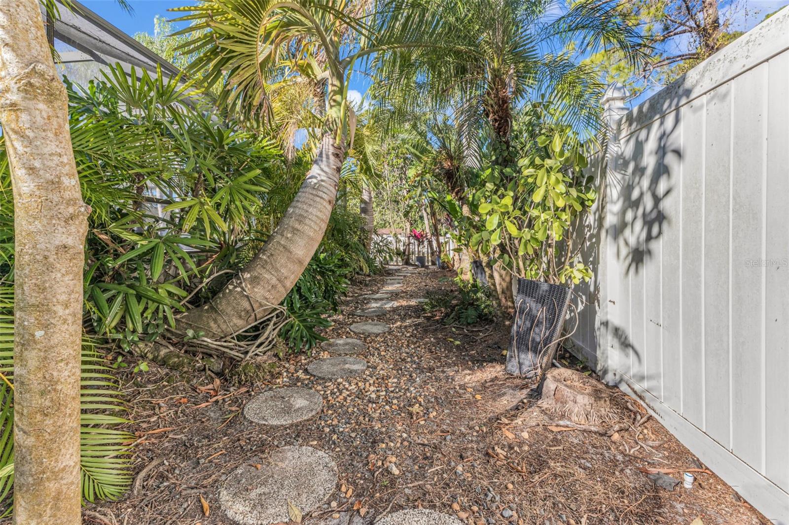 Image 60 of 69 For 15184 Gulistan Avenue