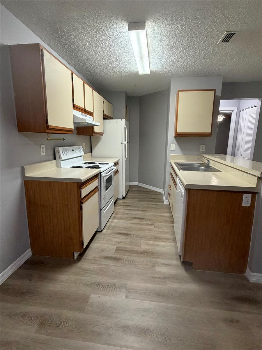 Image 8 of 26 For 951 Salt Pond Place 302