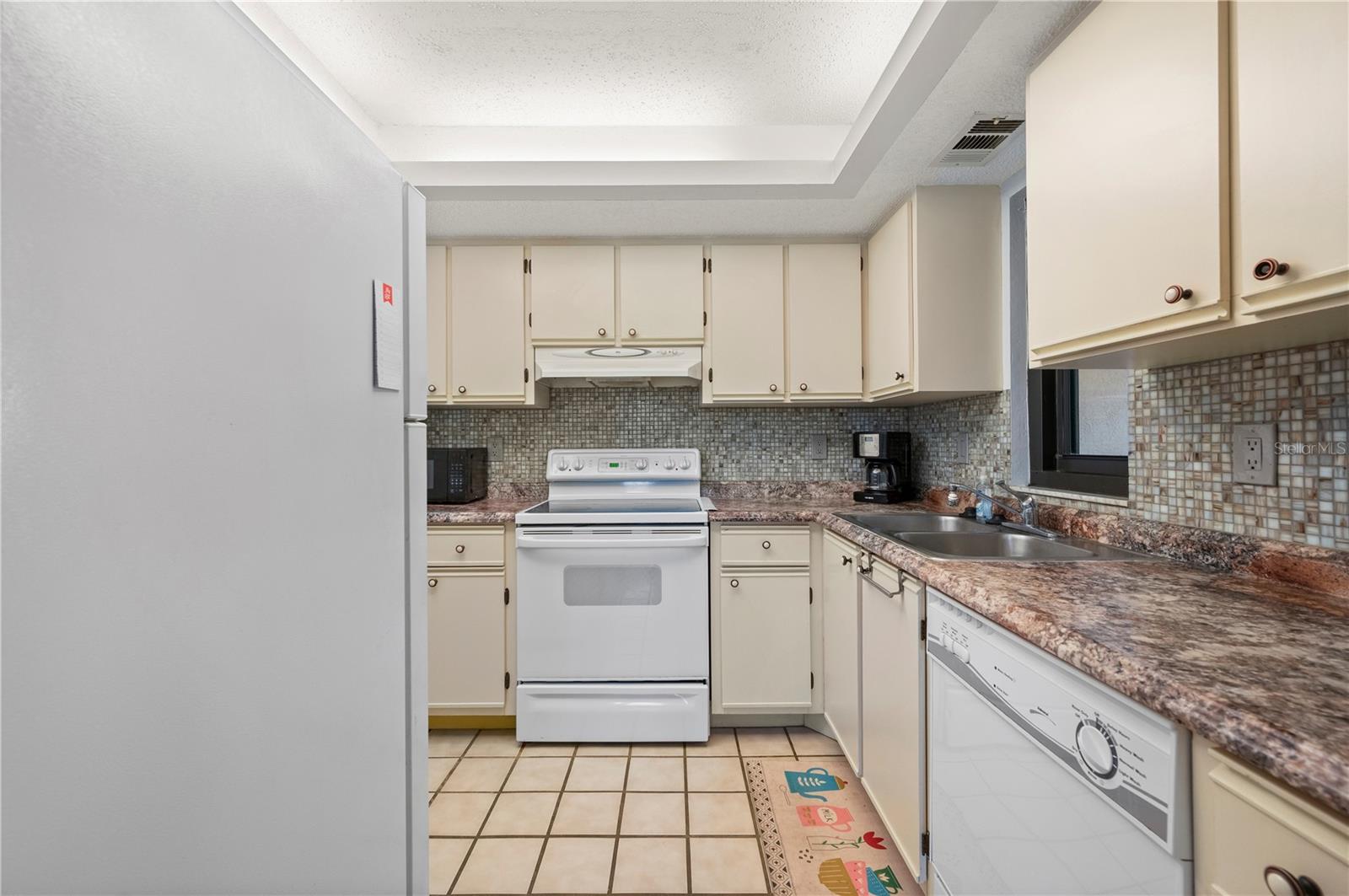 Image 11 of 43 For 19505 Quesada Avenue U203