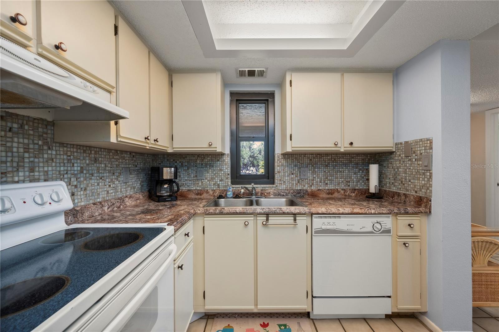 Image 13 of 43 For 19505 Quesada Avenue U203