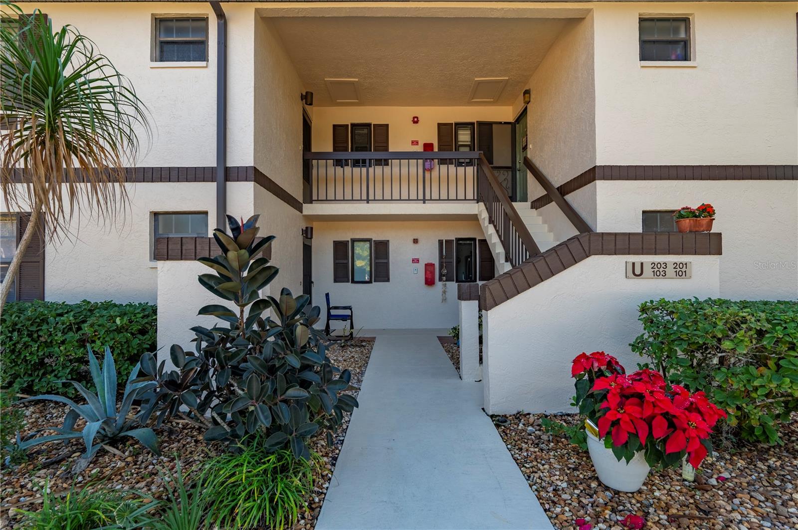 Image 2 of 43 For 19505 Quesada Avenue U203