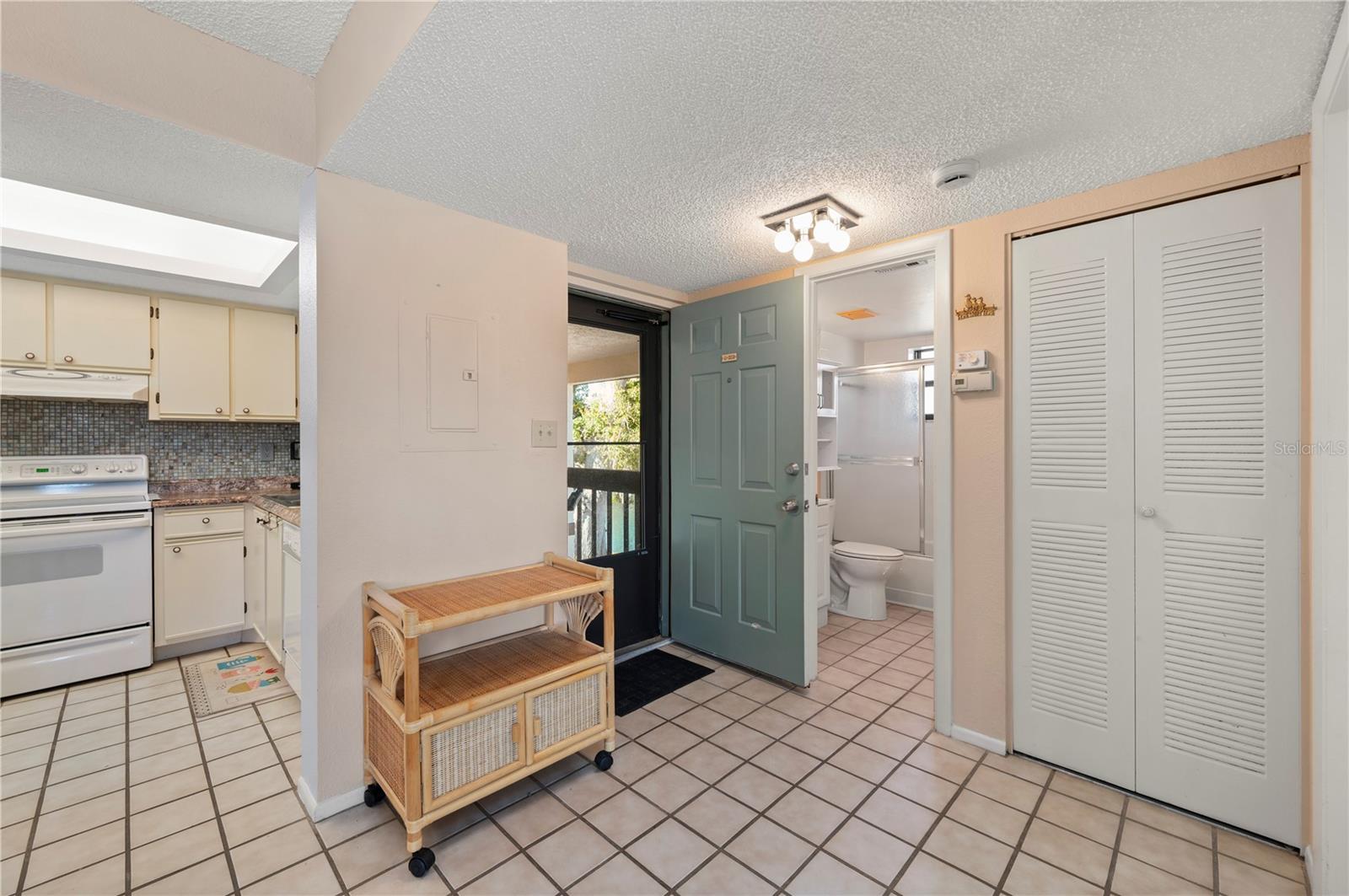 Image 4 of 43 For 19505 Quesada Avenue U203