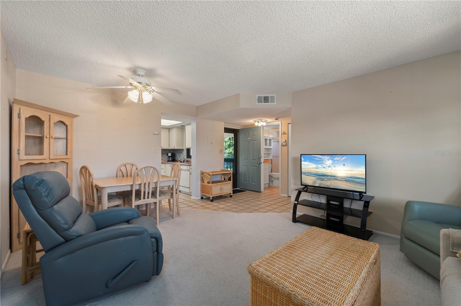 Image 5 of 43 For 19505 Quesada Avenue U203