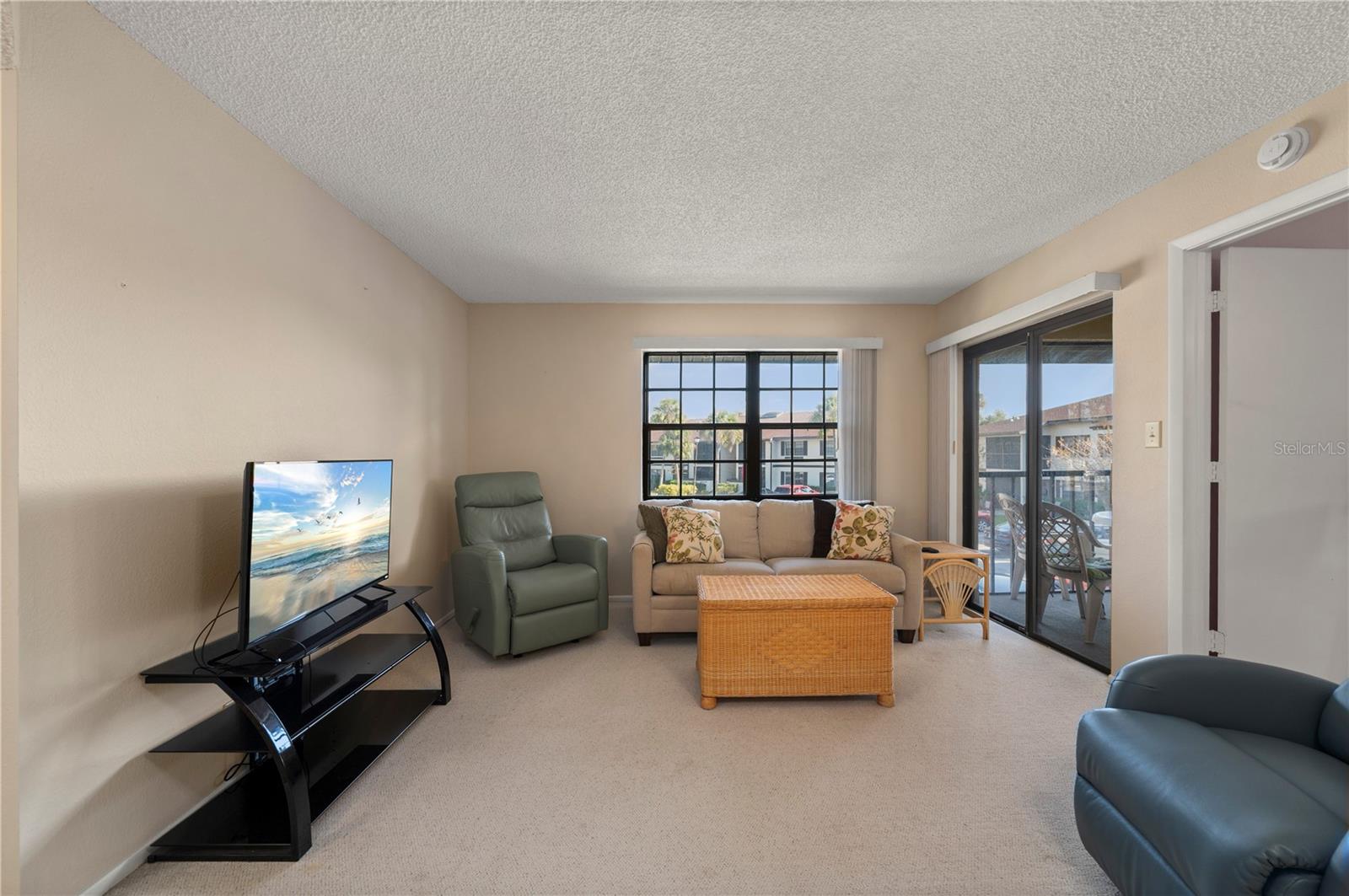 Image 8 of 43 For 19505 Quesada Avenue U203