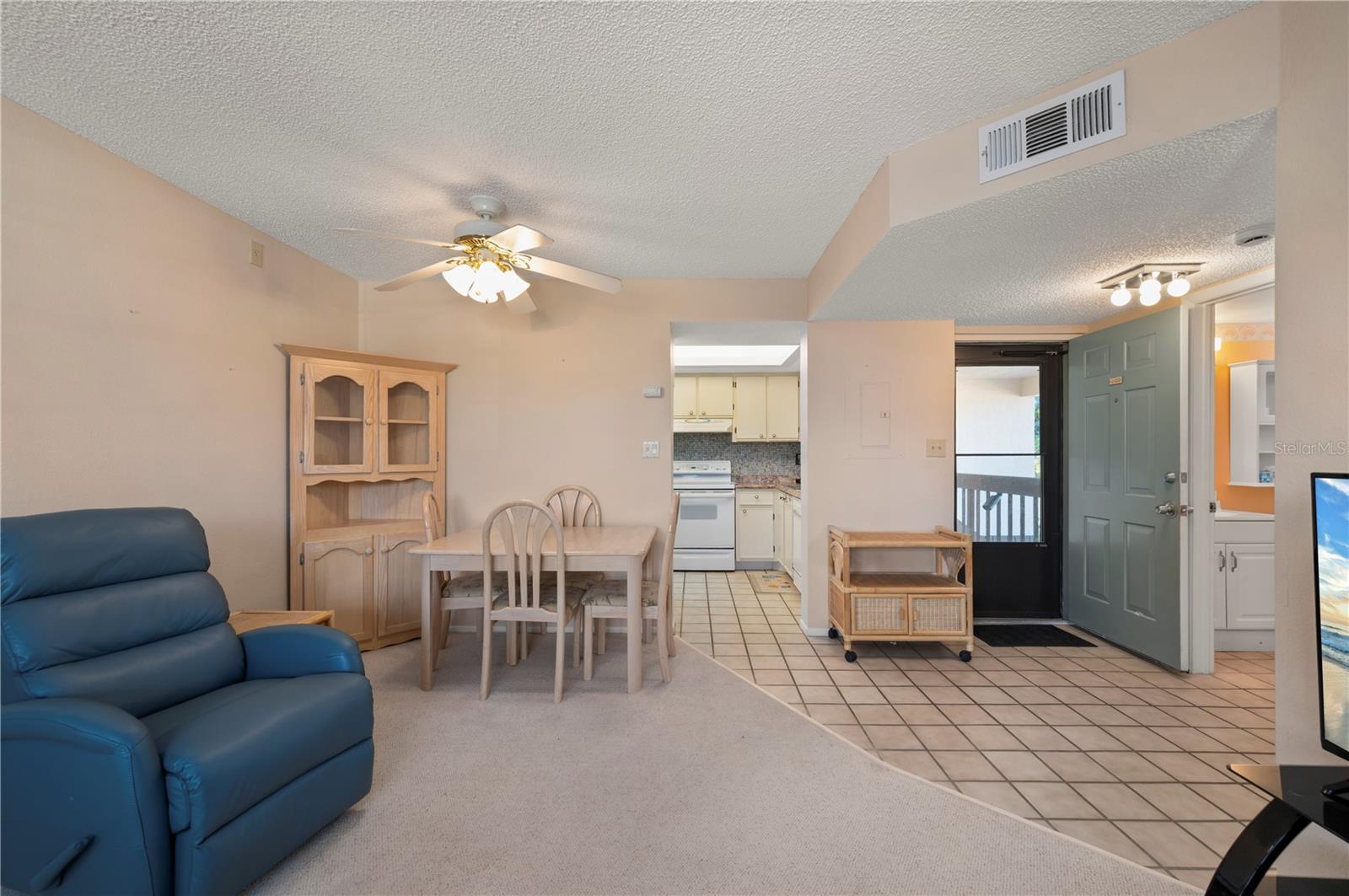 Image 9 of 43 For 19505 Quesada Avenue U203