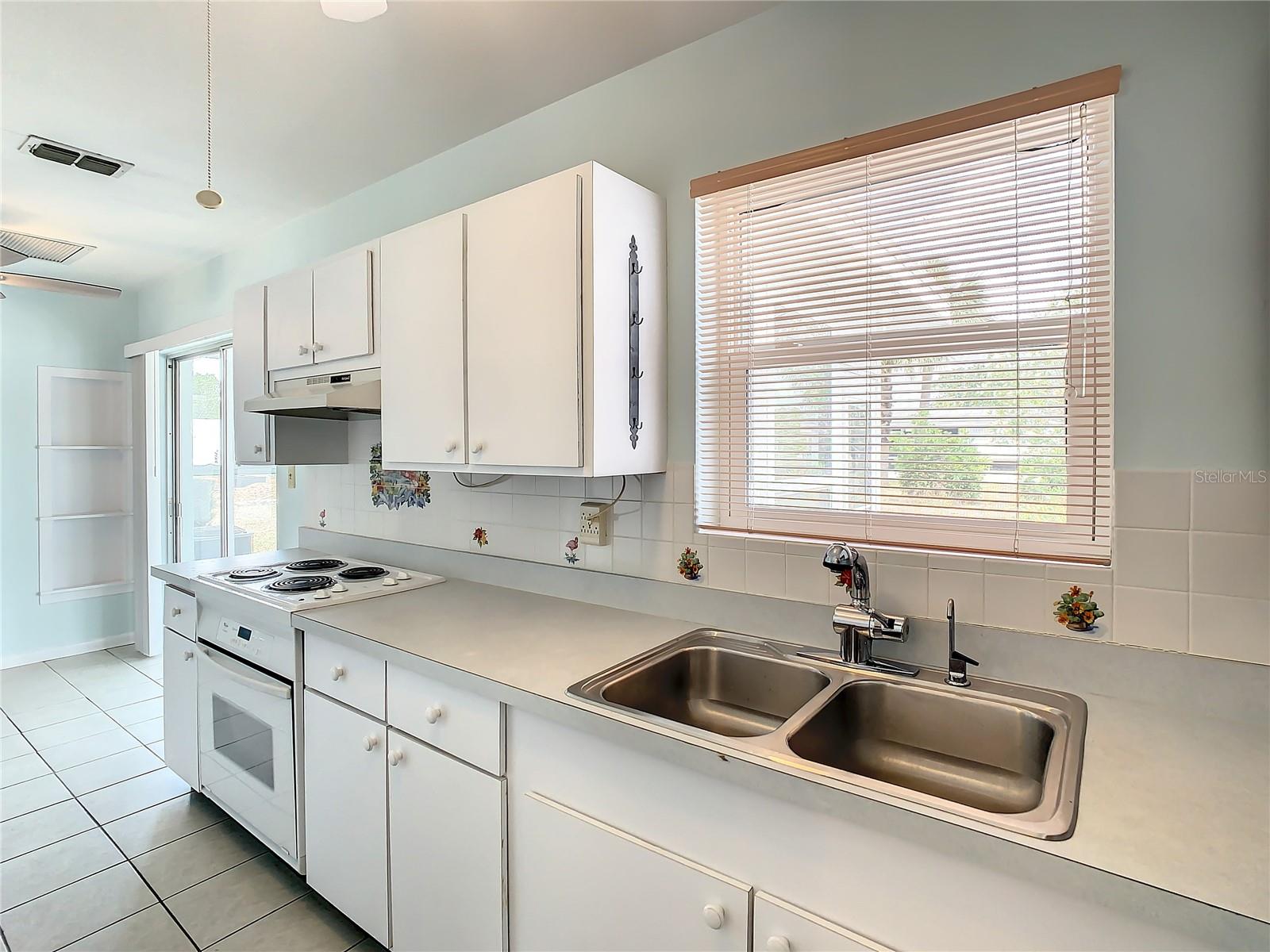 Image 21 of 40 For 22186 Catherine Avenue