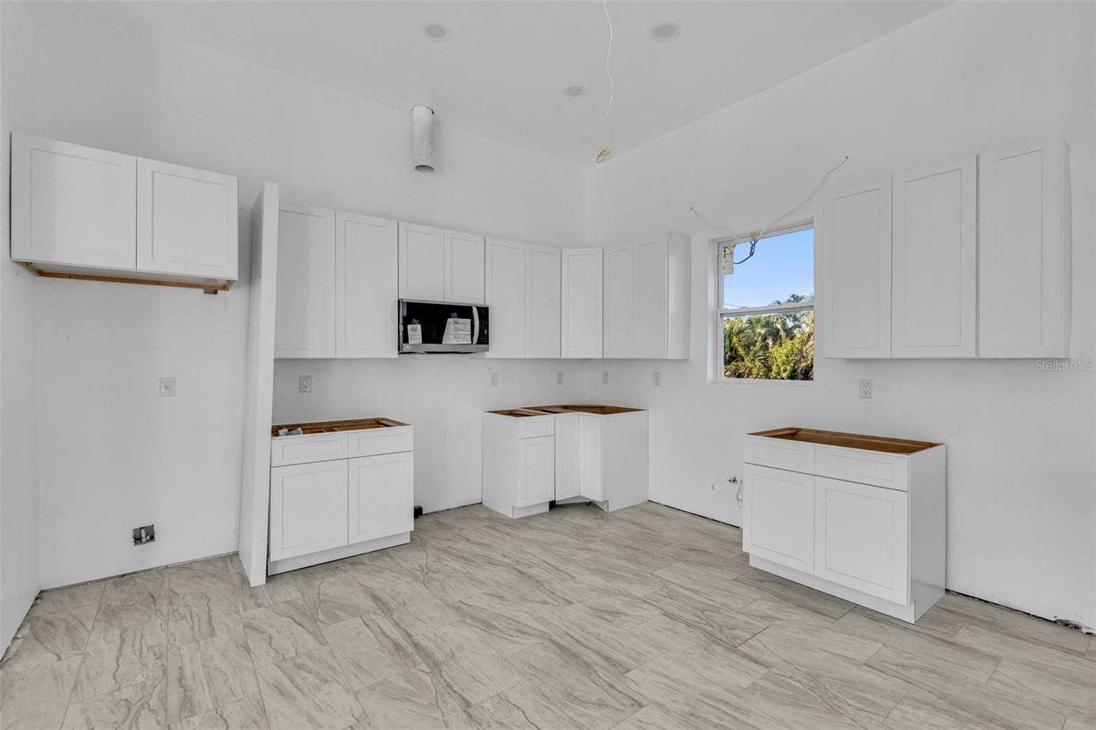 Image 13 of 39 For 15116 Brainbridge Circle