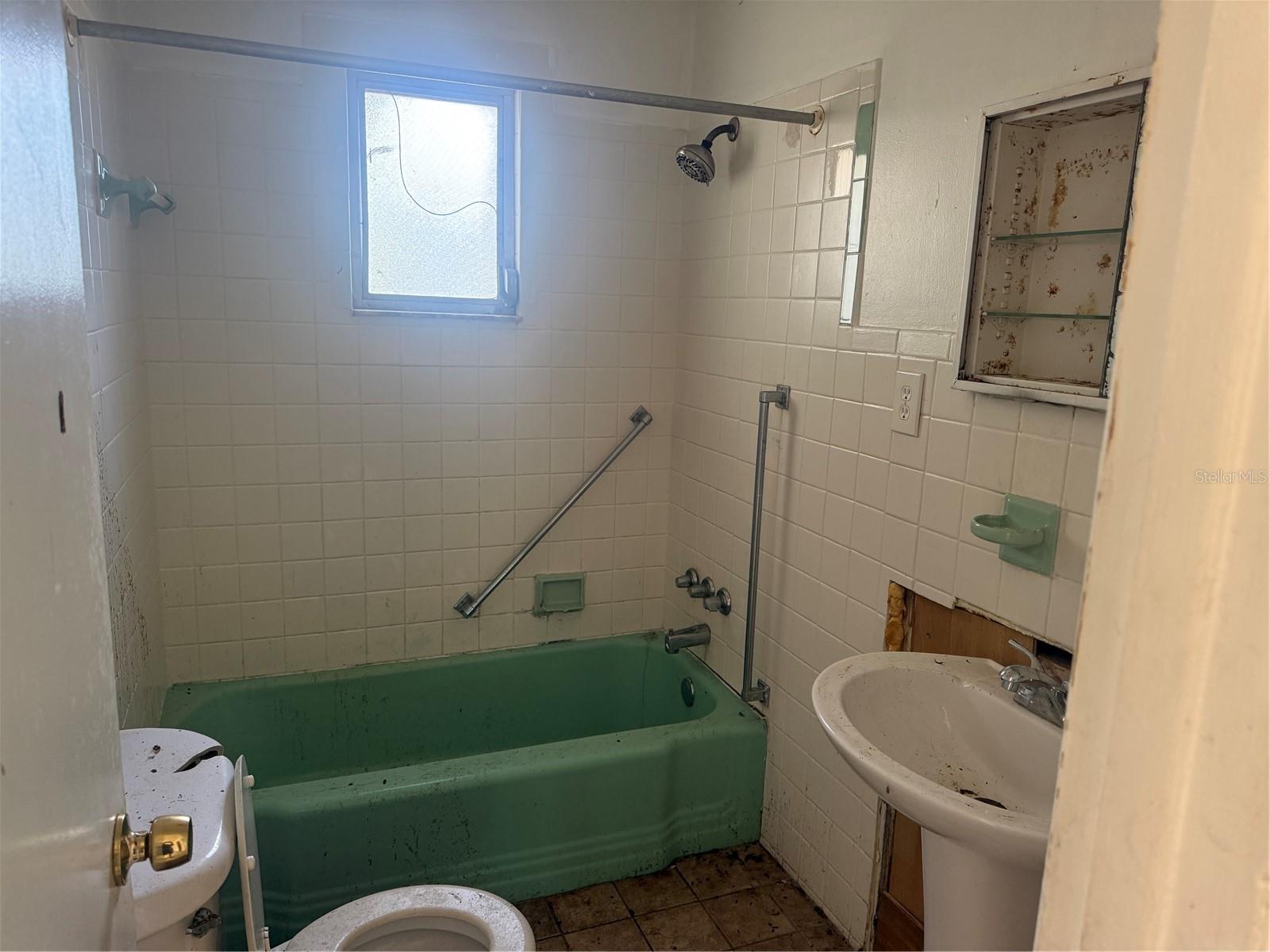 Image 8 of 10 For 830 Bloxham Avenue