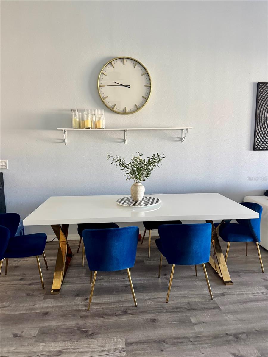 Image 3 of 20 For 5360 Mang Place 1405