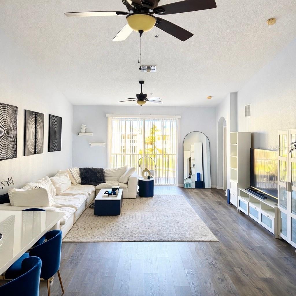 Image 5 of 20 For 5360 Mang Place 1405