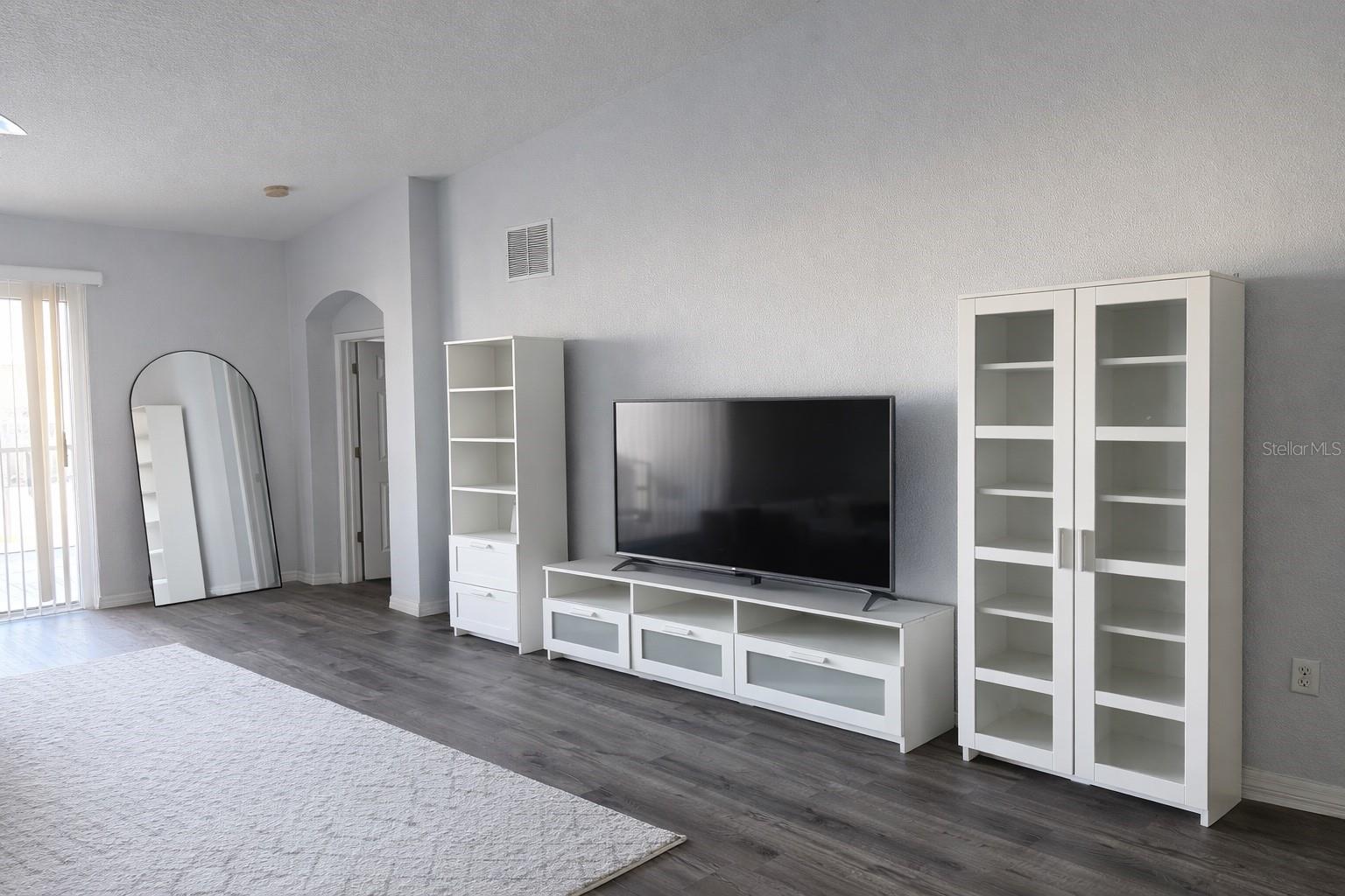 Image 7 of 20 For 5360 Mang Place 1405