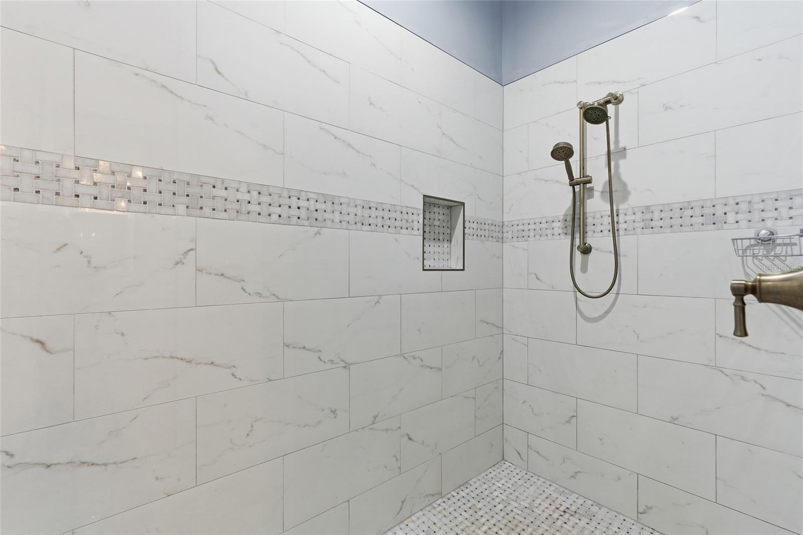 Image 24 of 81 For 29527 Leah Road