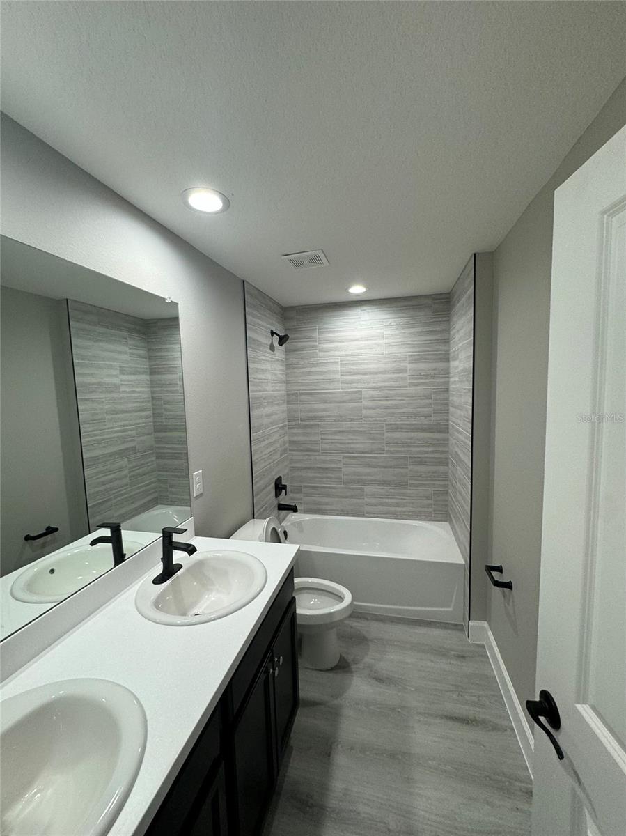 Image 7 of 14 For 16088 Quiche Court