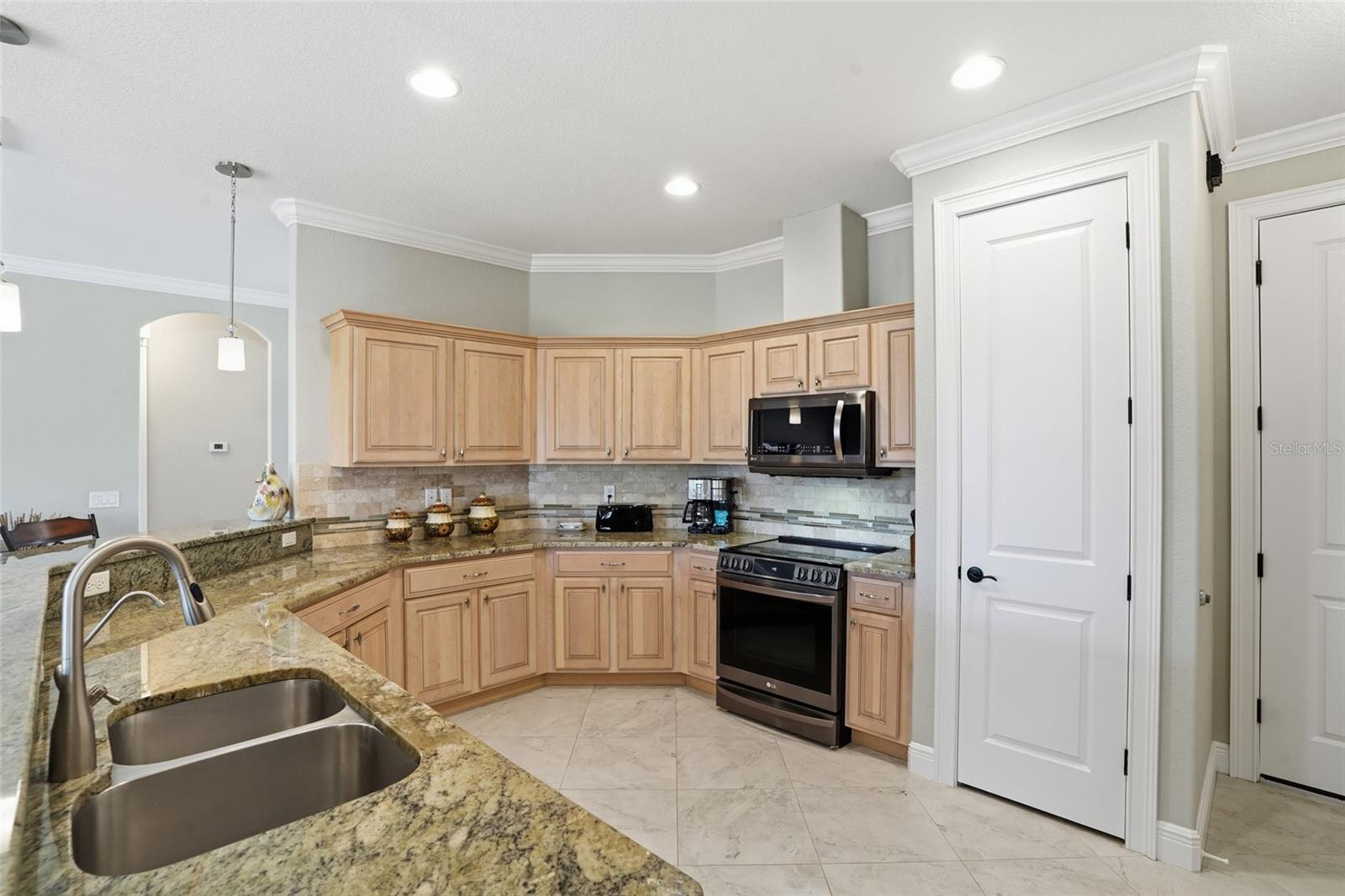 Image 9 of 39 For 7416 Seagrape Road