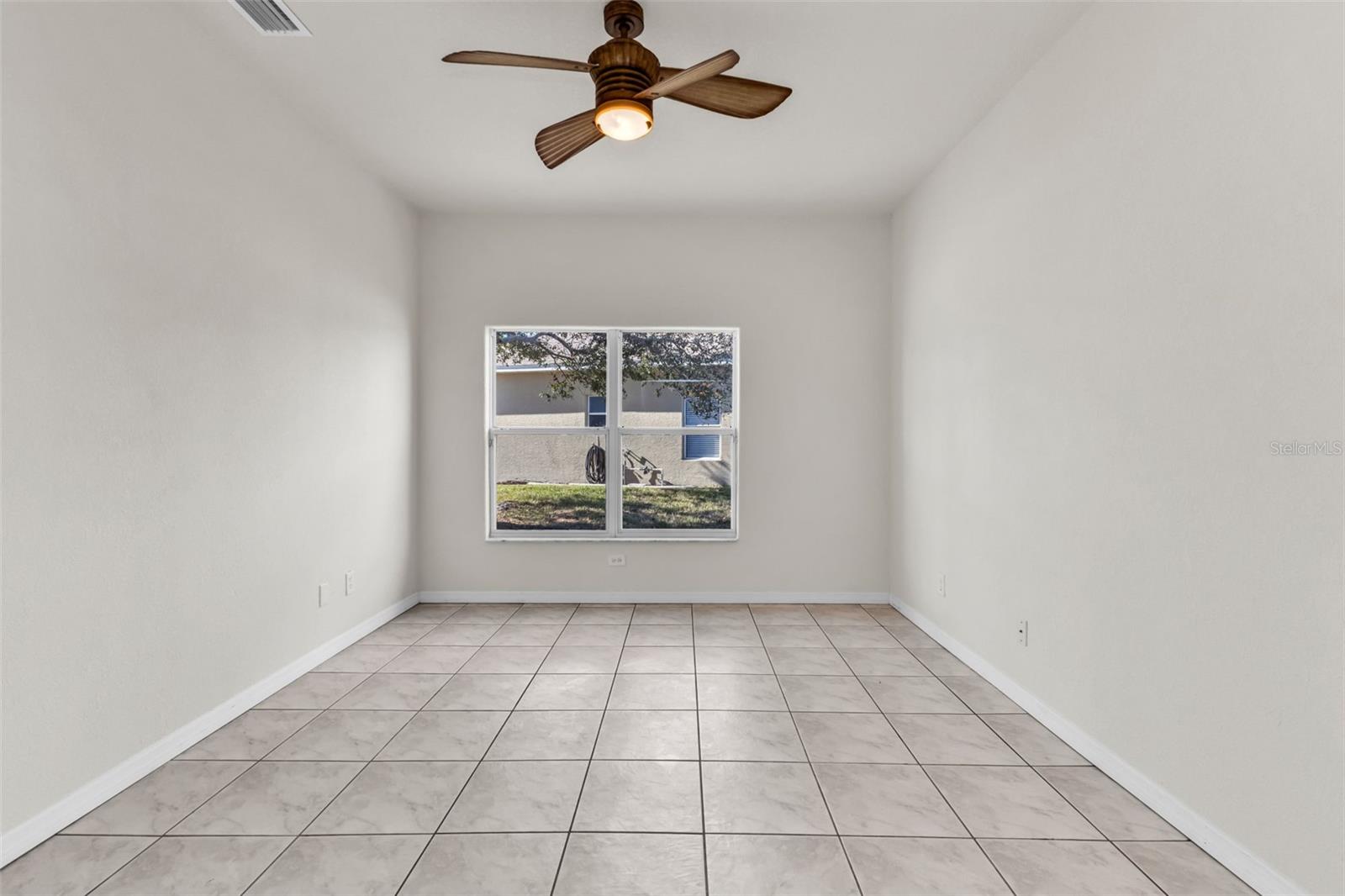 Image 18 of 47 For 24436 Buckingham Way