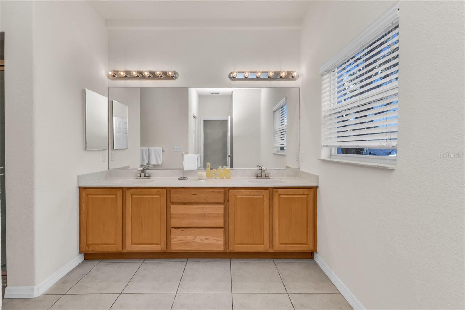 Image 25 of 47 For 24436 Buckingham Way