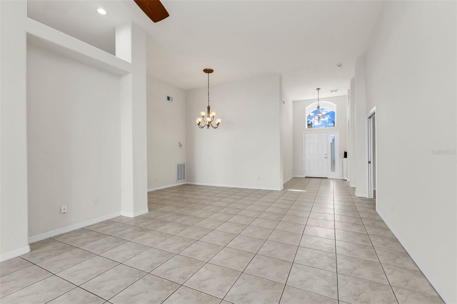 Image 5 of 47 For 24436 Buckingham Way