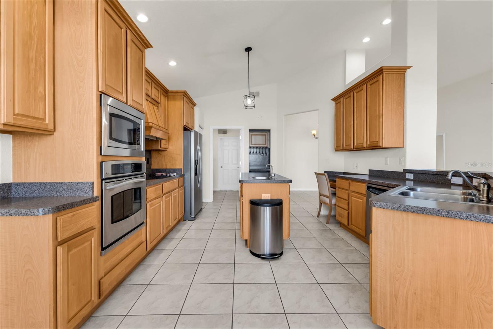 Image 8 of 47 For 24436 Buckingham Way