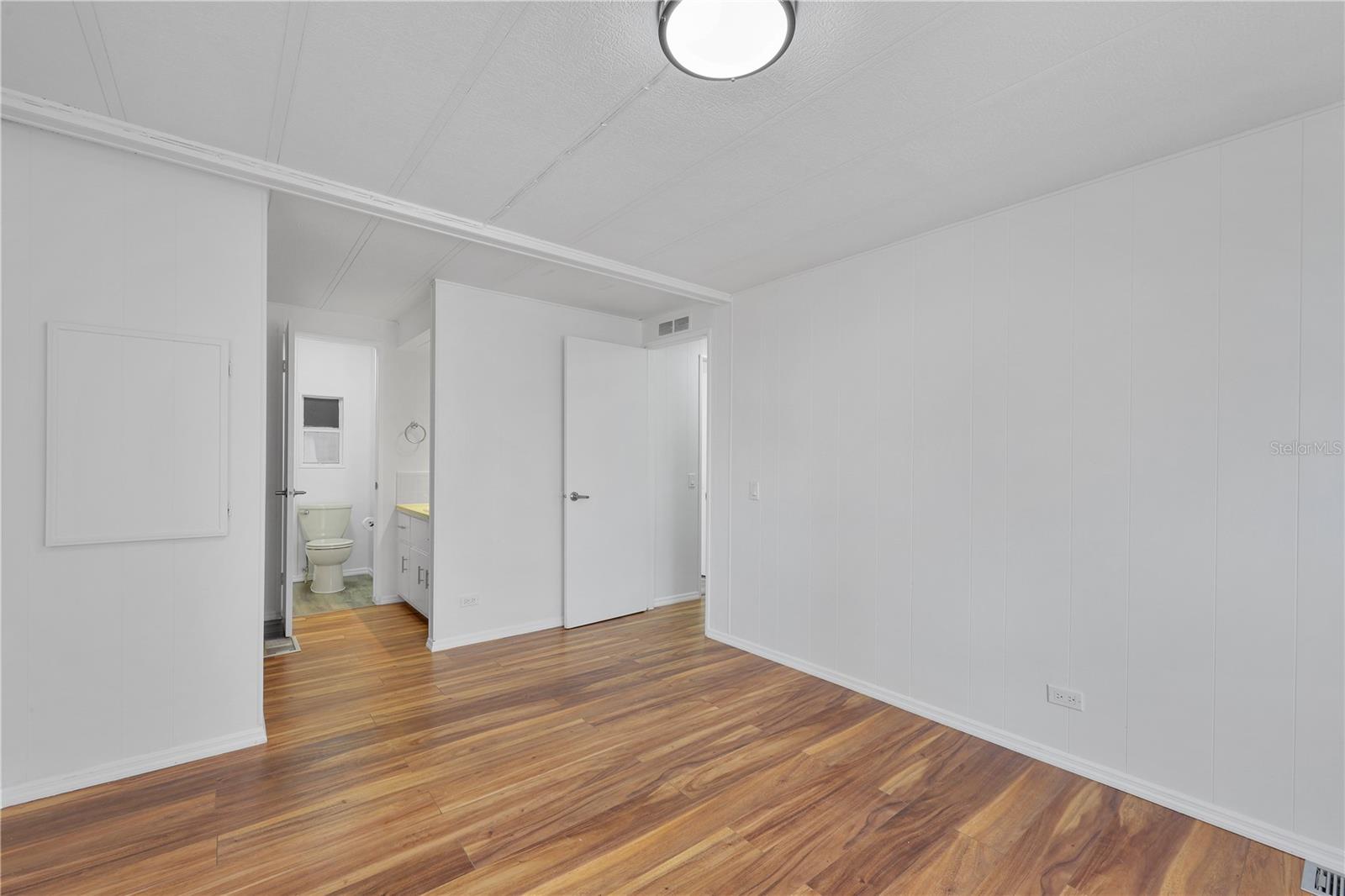 Image 23 of 85 For 2100 Kings Highway 430