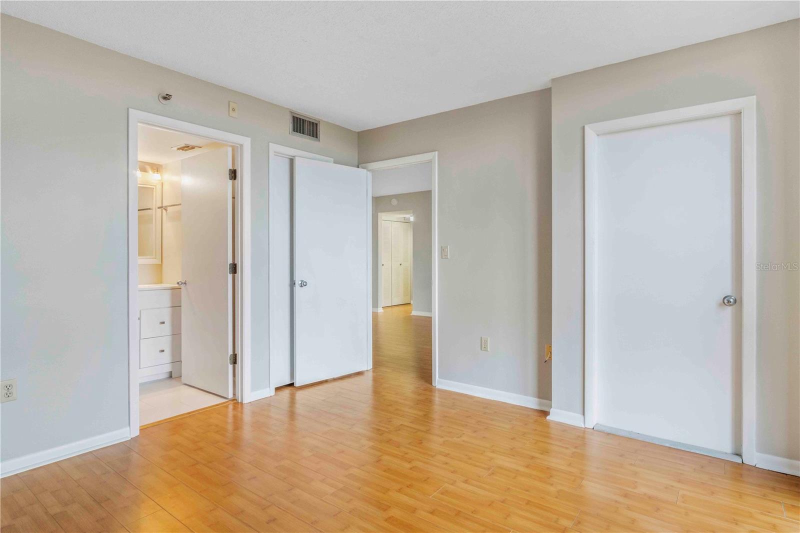 Image 17 of 45 For 21405 Olean Boulevard 605