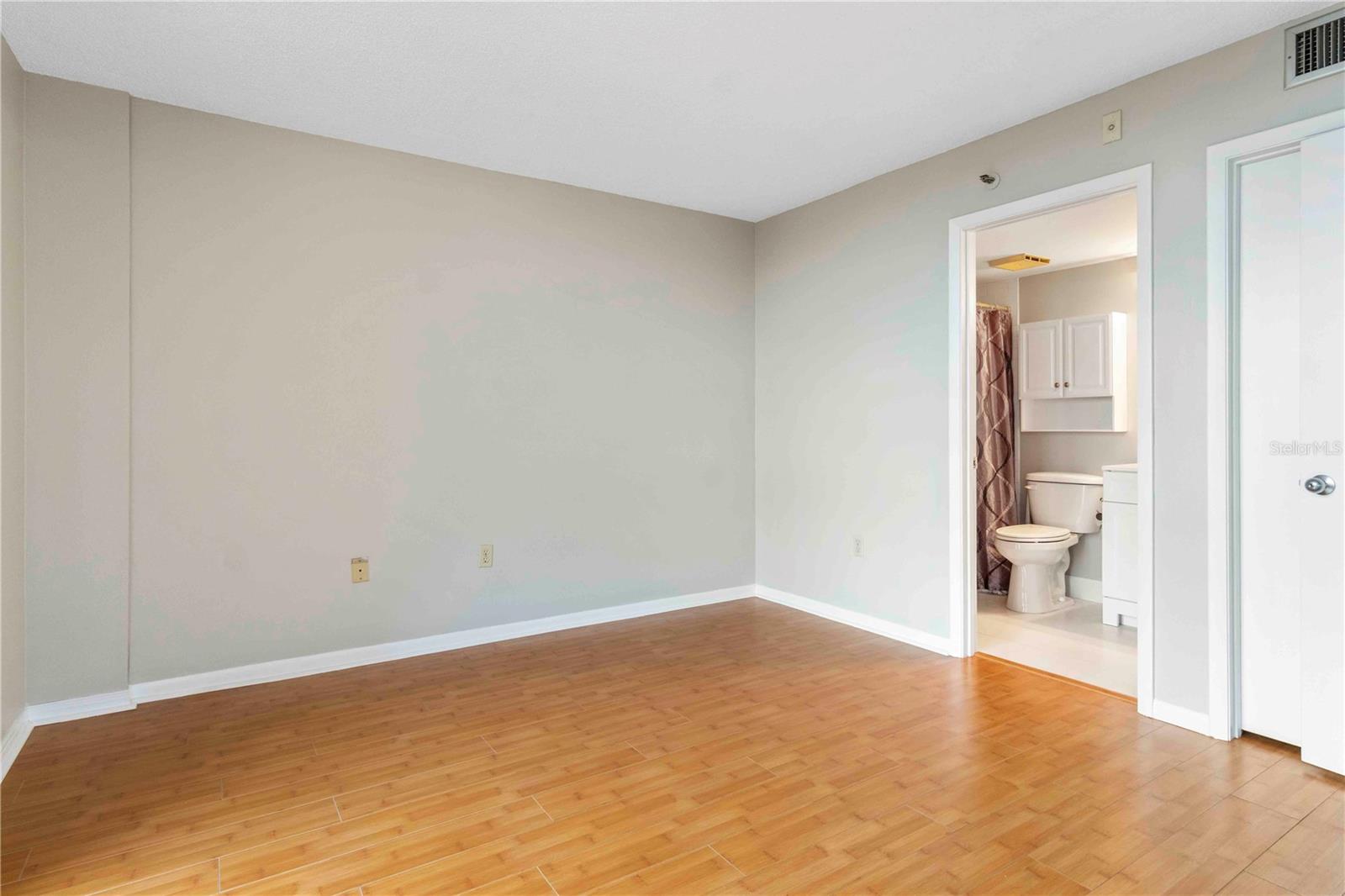 Image 18 of 45 For 21405 Olean Boulevard 605