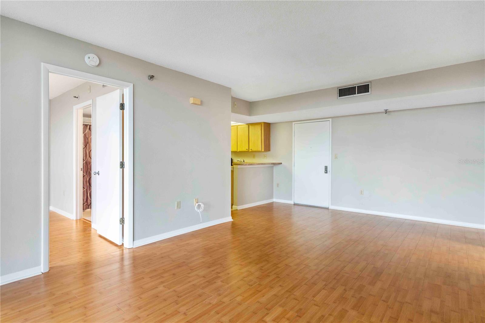 Image 34 of 45 For 21405 Olean Boulevard 605