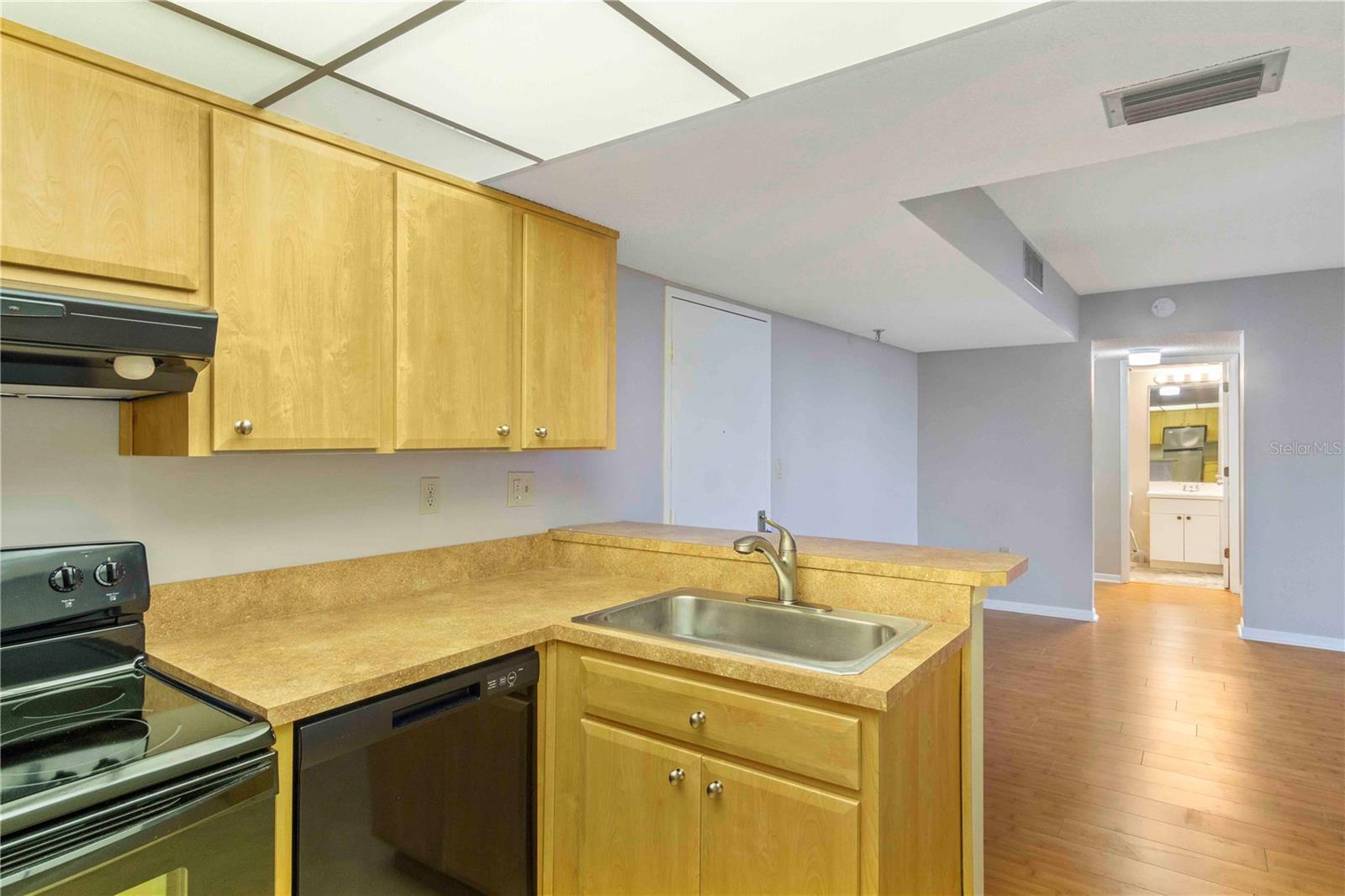 Image 9 of 45 For 21405 Olean Boulevard 605