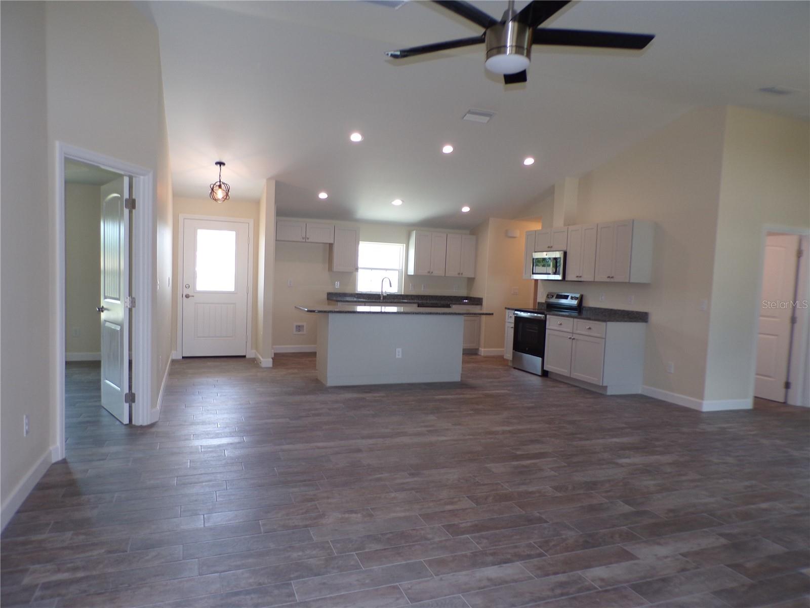 Image 3 of 39 For 3112 Pinetree Street