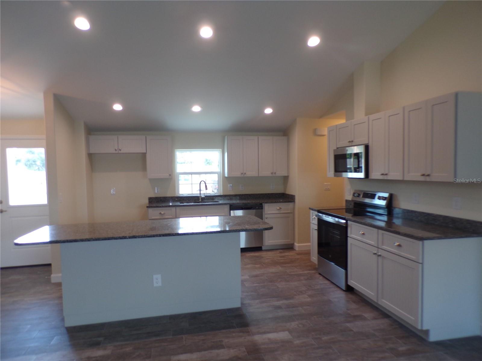 Image 6 of 39 For 3112 Pinetree Street