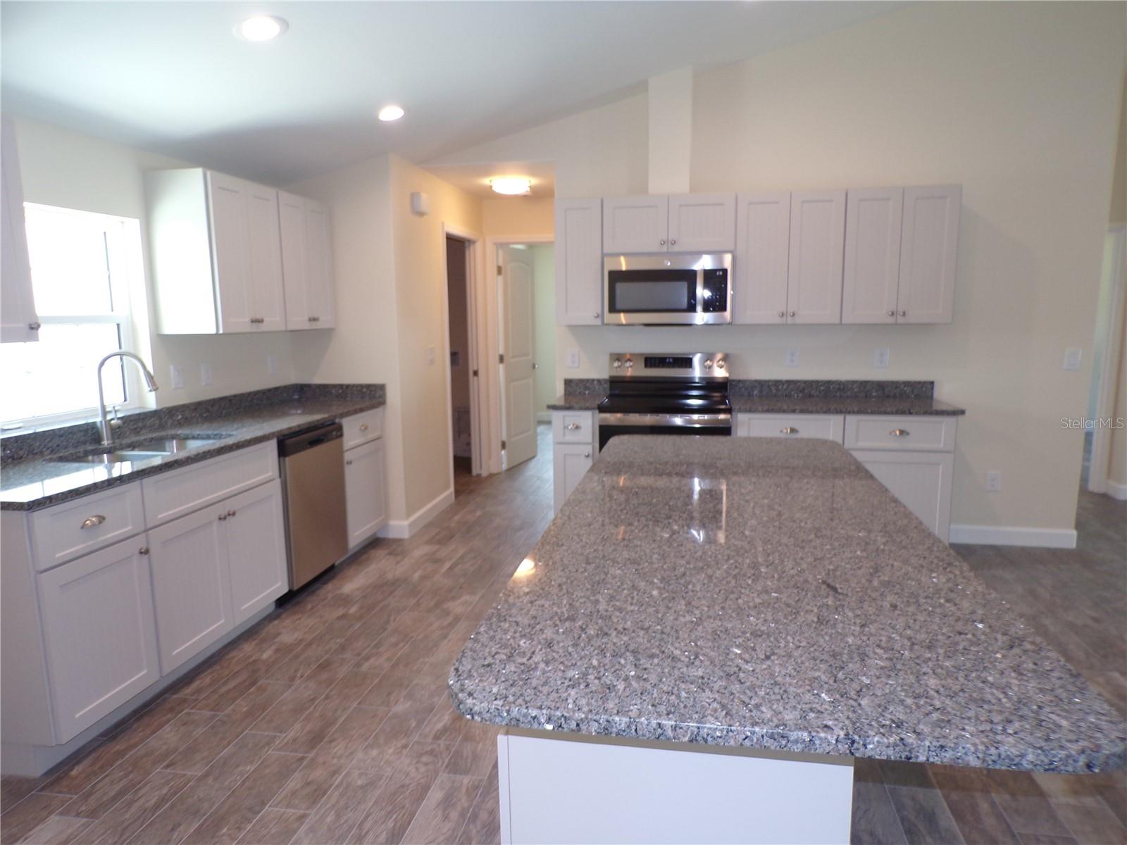 Image 8 of 39 For 3112 Pinetree Street