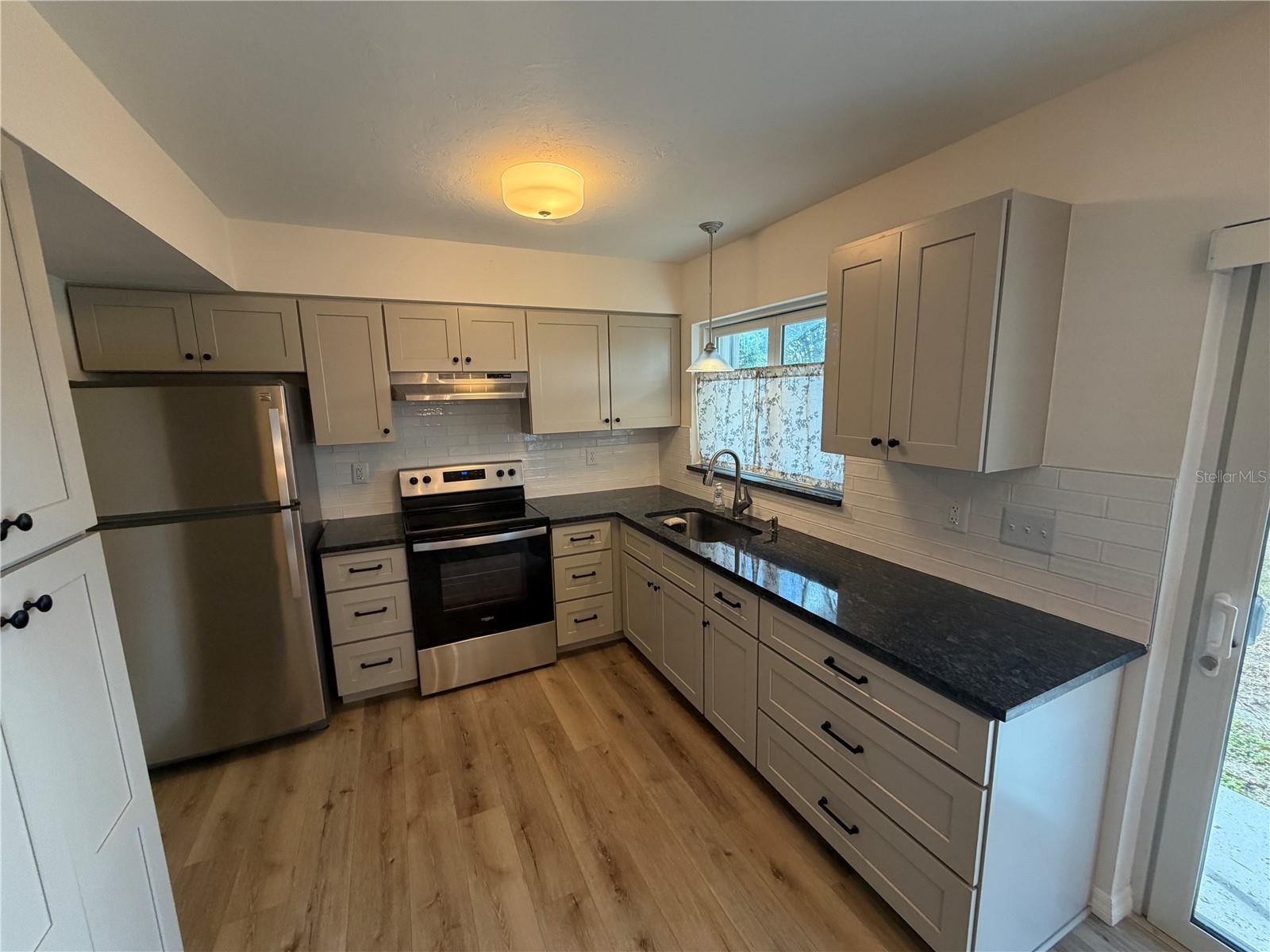 Image 10 of 20 For 1595 Adrian Street