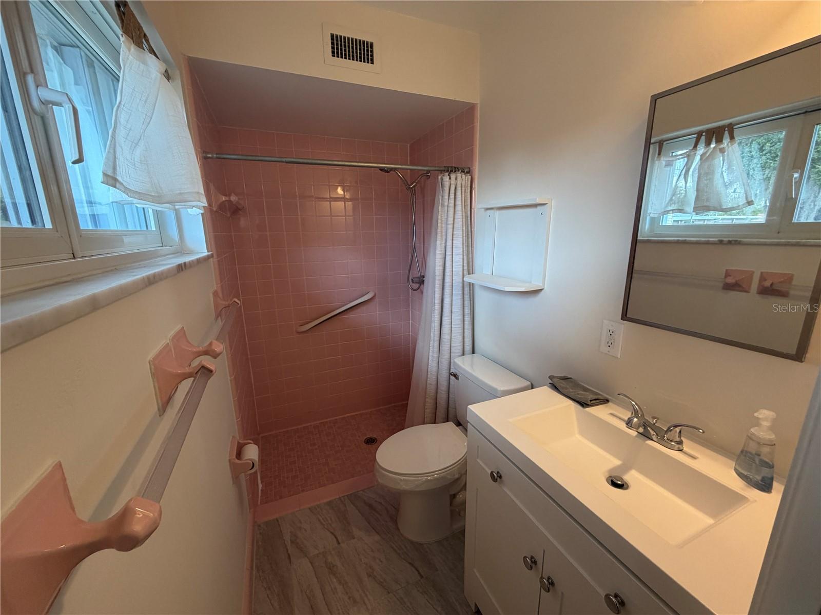 Image 17 of 20 For 1595 Adrian Street